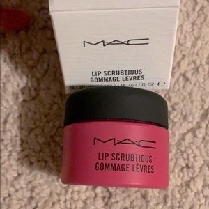 MAC lip scrubtious fruit of passion
